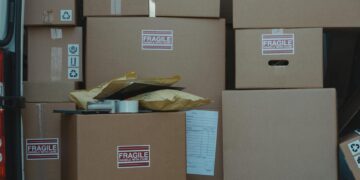 how to load a portable storage container